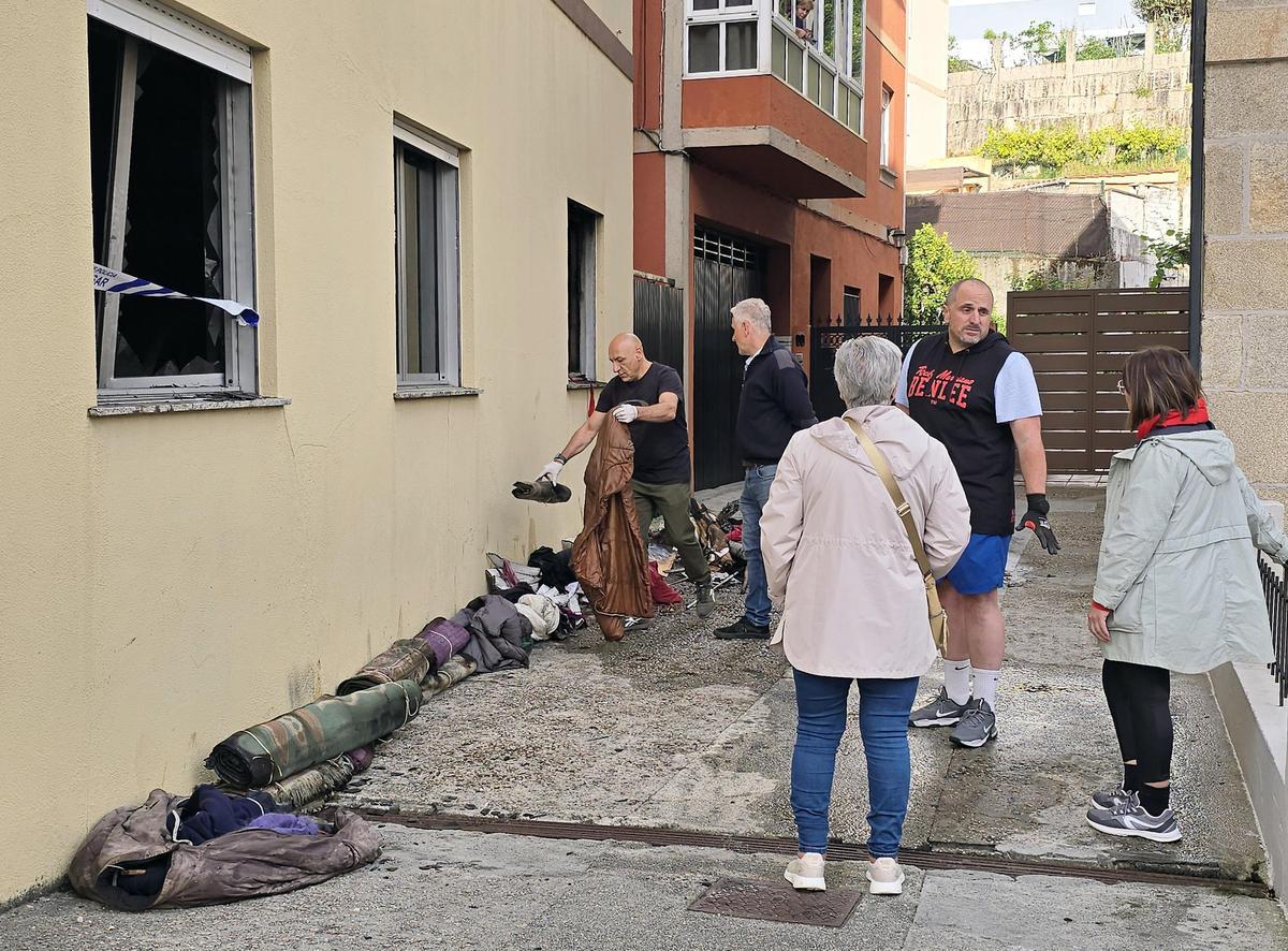 Rescatada a través de su balcón por un incendio en una casa en Chapela que calcinó el garaje