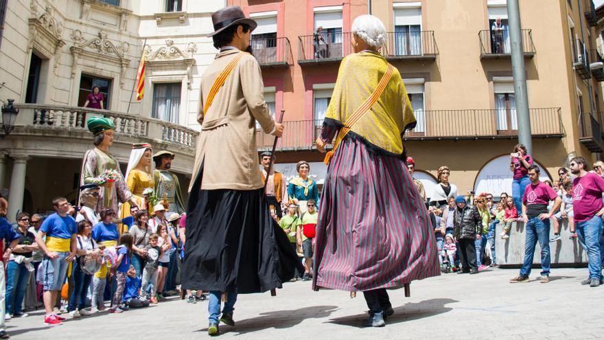 El Penina i la Gosolana finalitzen el Ballet de Déu a la plaça de Sant Pere.