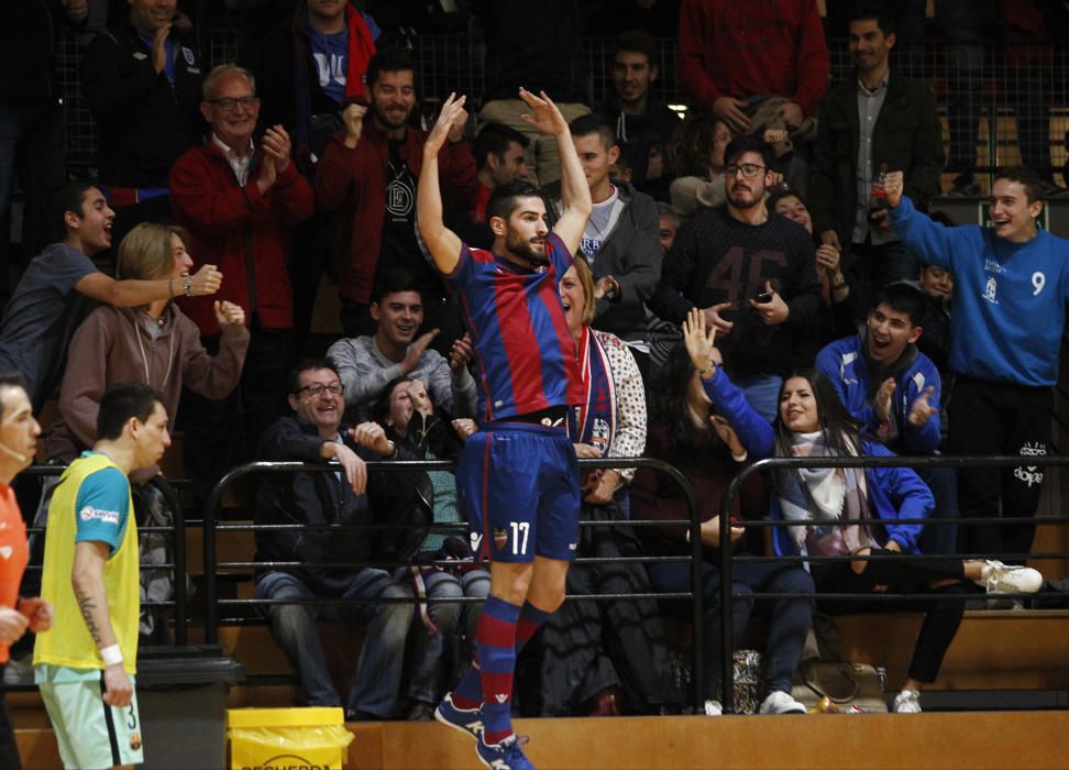 Las mejores imágenes de la victoria del Levante Fútbol Sala en Copa frente al Barça