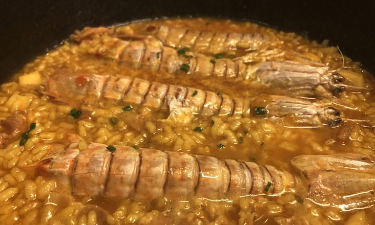 El arroz meloso de tipo albufera de galeras y panceta ibérica que plantea La Mirona.