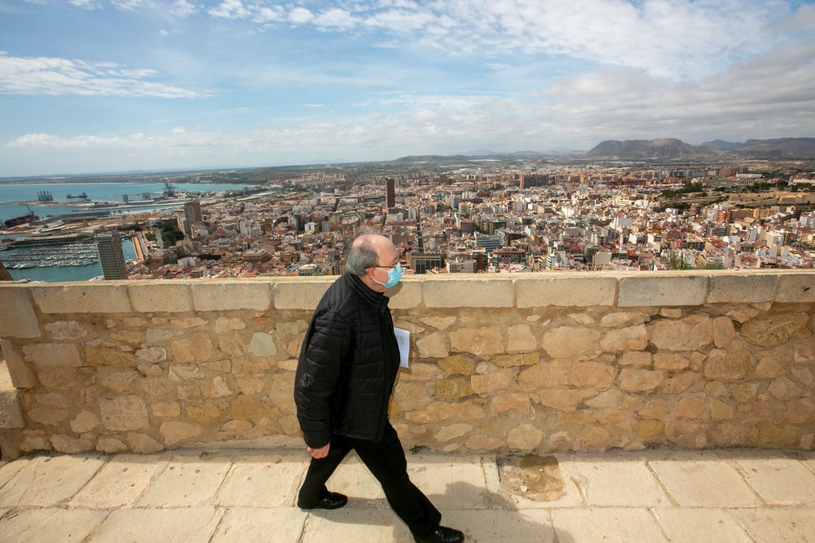 Preparativos en el Castillo de Santa Bárbara para la llegada de la Santa Faz