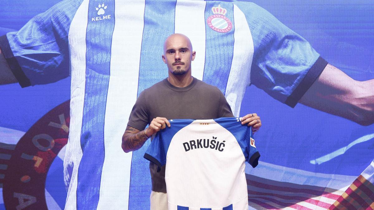 El defensa esloveno Vanja Drkusic durante su presentación como jugador del Espanyol.