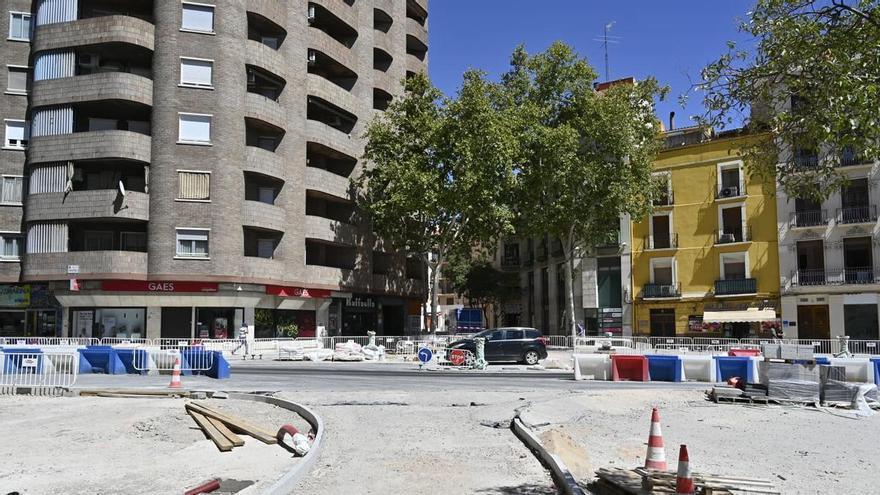 El PP insiste en que las obras de San Miguel van en plazo y los vecinos recuerdan: "Dijeron seis meses y llevamos 11"