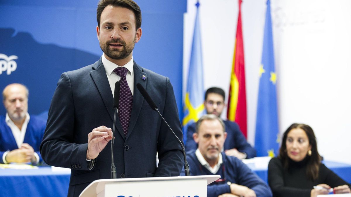 Queipo interviene en el comité ejecutivo regional del PP, en Oviedo.