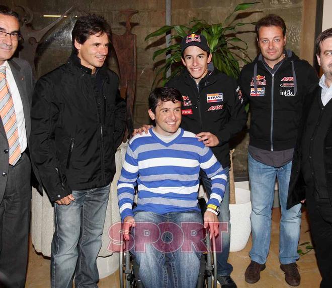 Marc Márquez durante las celebraciones en Cervera de su primer mundial de motociclismo  en 125cc junto a Álex Crivillé, Isidre Esteve y Emilio Alzamora, en noviembre de 2010.