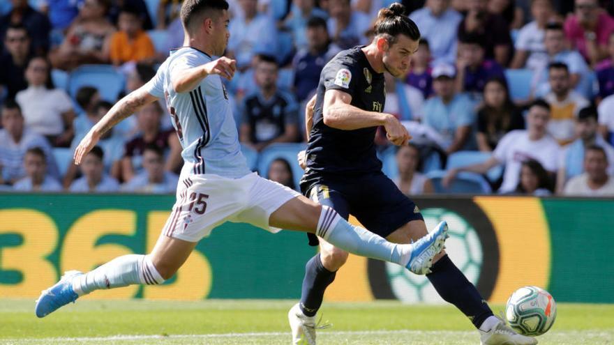 Olaza y Bale, en el último partido entre Celta y Real Madrid. // Miguel Vidal