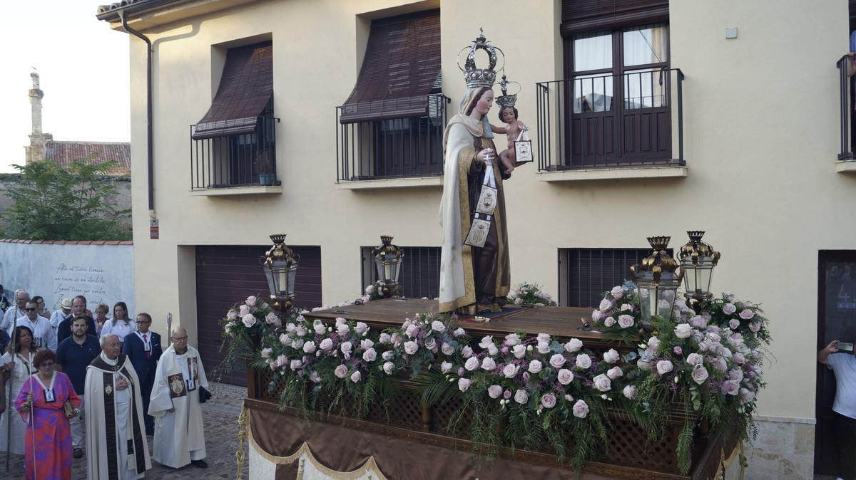 Procesión de la Virgen del Carmen de San Isidoro en Zamora.