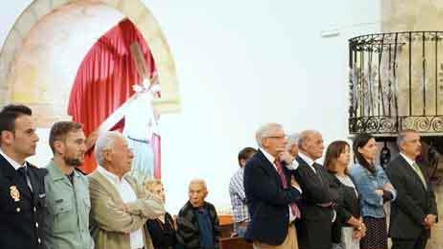 Autoridades presentes en los actos religiosos.