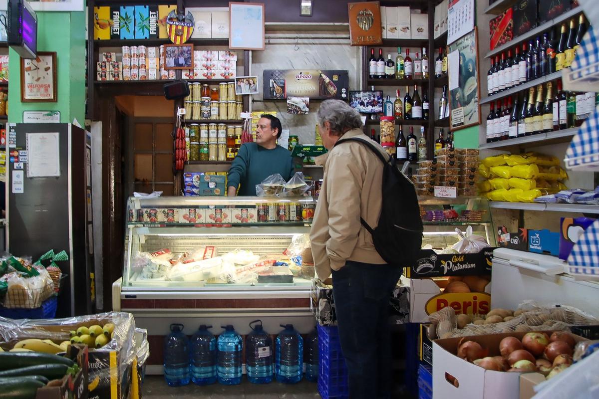 Ultramarinos Rodrigo: una historia de amor de 66 años con el barrio de la Exposición