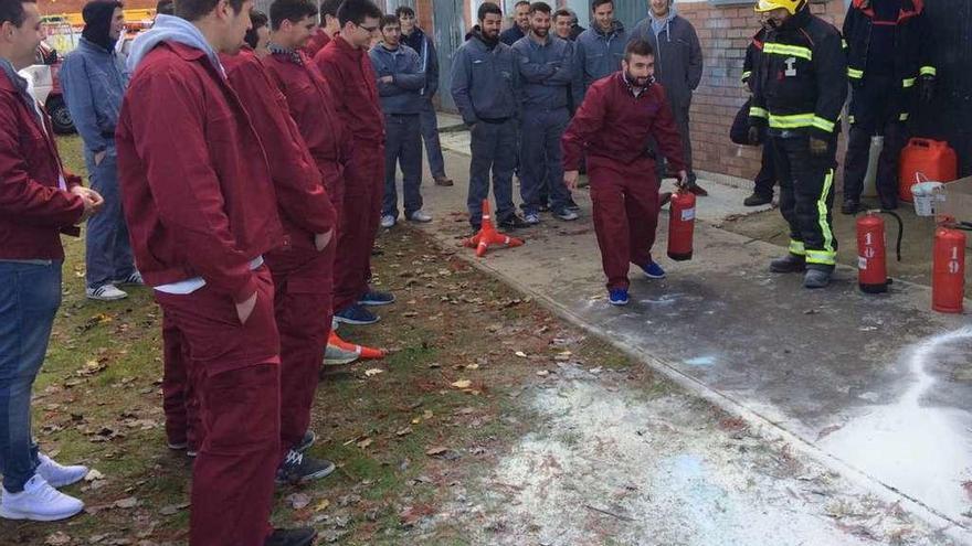 Los escolares aprenden a como actuar en caso de incendio