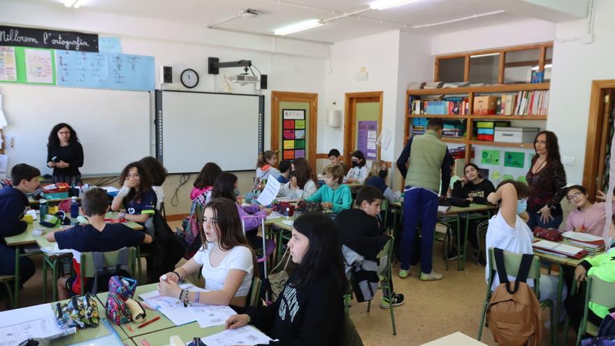 Las aulas de Castellón se resisten a decir adiós al uso de la mascarilla