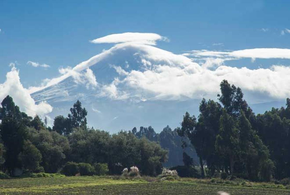 Volcán Cotopaxi desde la localidad de Latacunga.