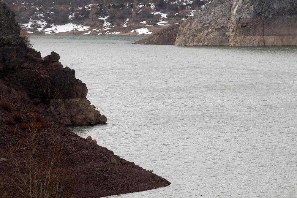 Así está el pantano de Barrios de Luna