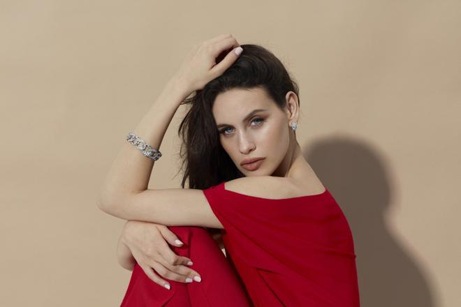 Milena Smit nueva embajadora de Cartier