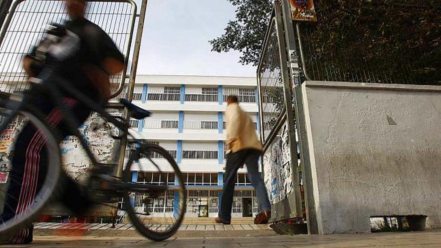 Imagen del instituto Cavanilles, donde se produjo la agresión, en una imagen de ayer.