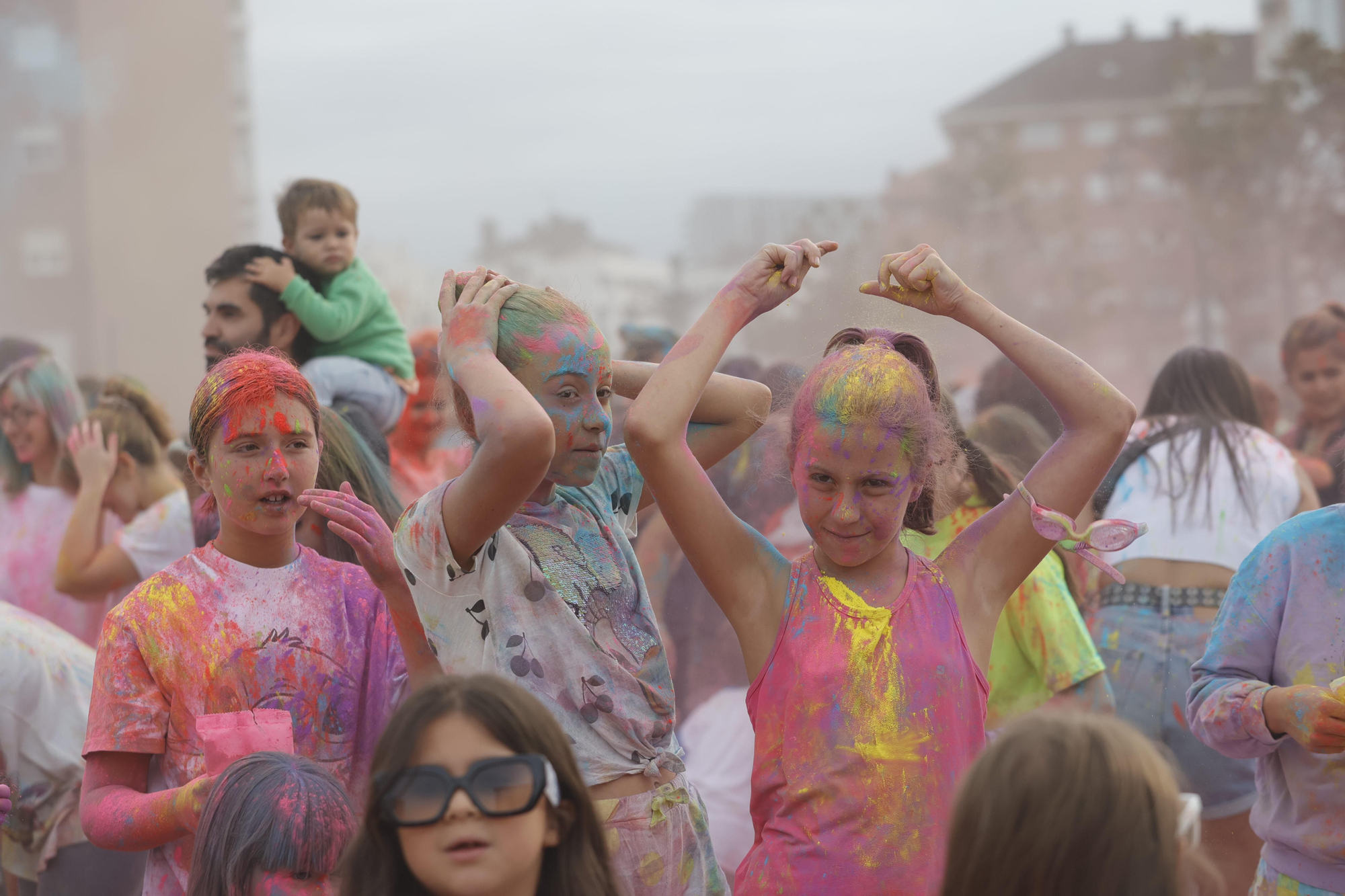 EN IMÁGENES: Así fue la "Holi party" de San Mateo en La Corredoria