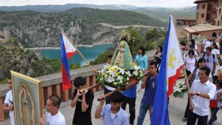 Un grupo de filipinos peregrinan al santuario