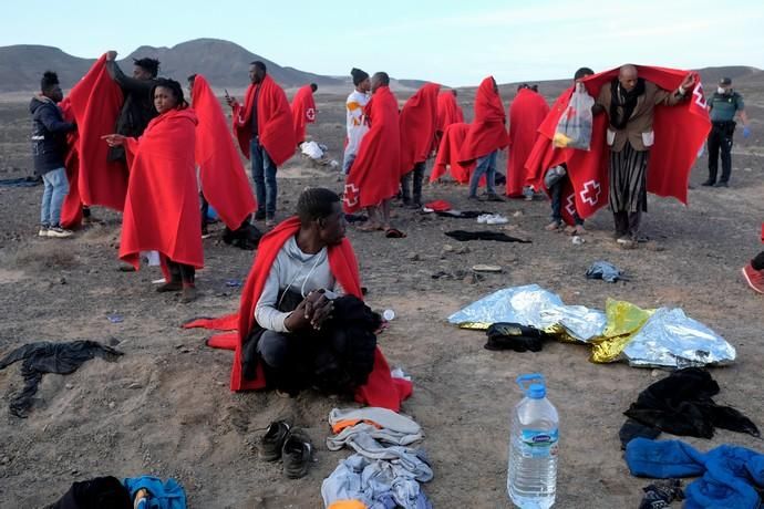 Una patera con 39 personas alcanza la costa sur ...