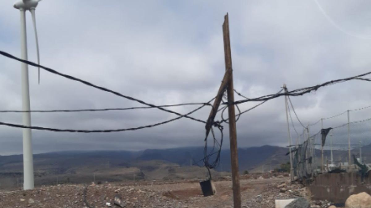 Tendido eléctrico dañado por la tormenta tropical &#039;Hermine&#039; en Canarias.