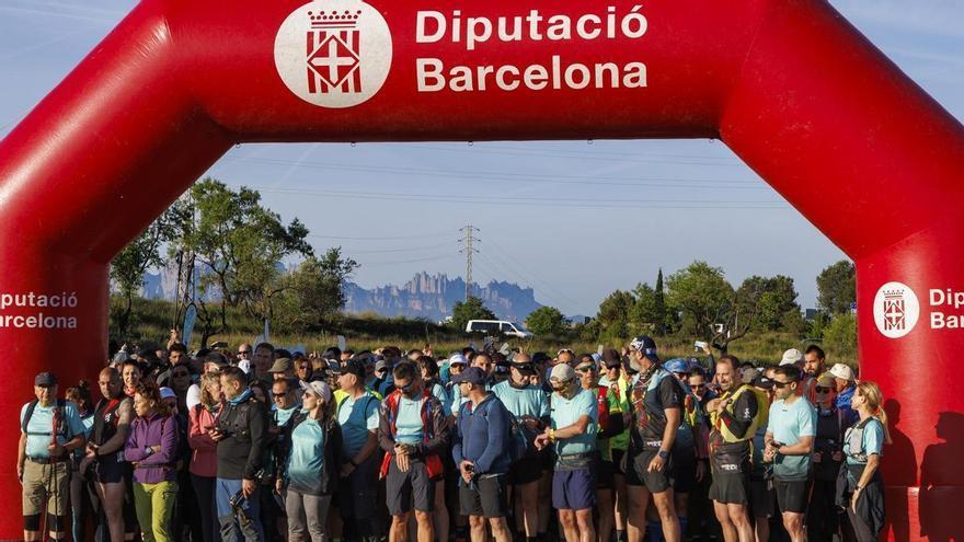 Busca't a les fotos de la caminada solidària dels Mossos a Montserrat