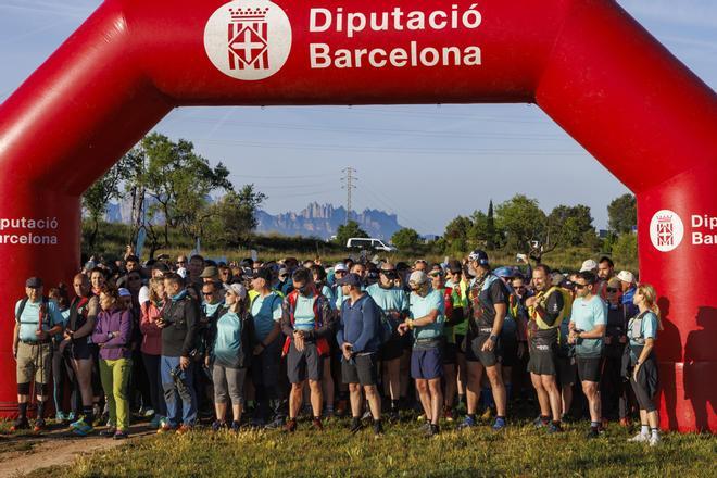 Busca't a les fotos de la caminada solidària dels Mossos a Montserrat