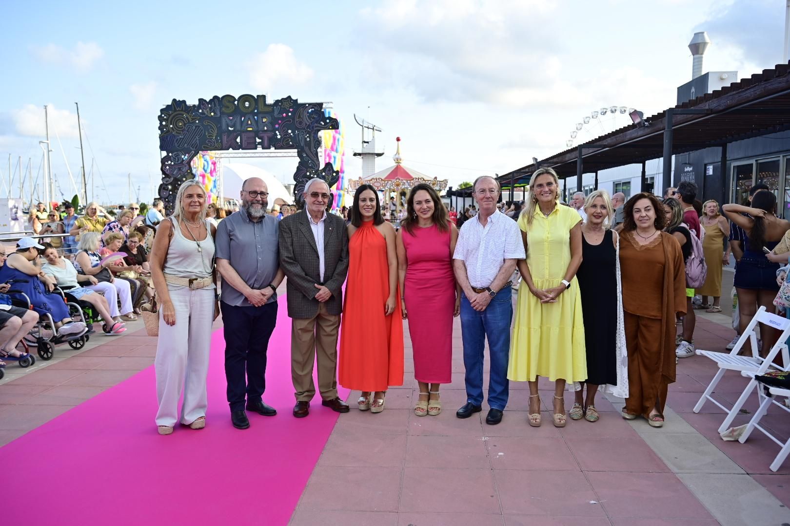 El Moll de Costa se viste de moda con el desfile solidario de Cáritas