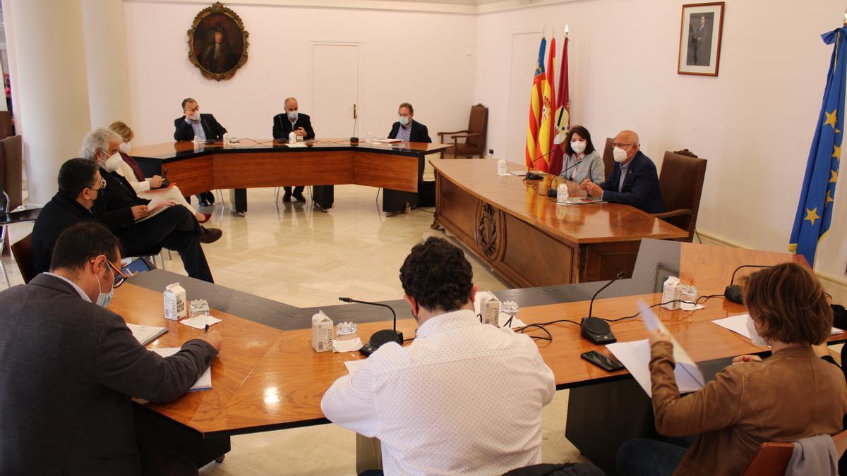 Reunión de trabajo entre la rectora y el alcalde de Dénia.