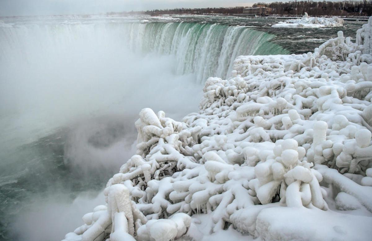 L'hivern glaça les cascades del Niàgara