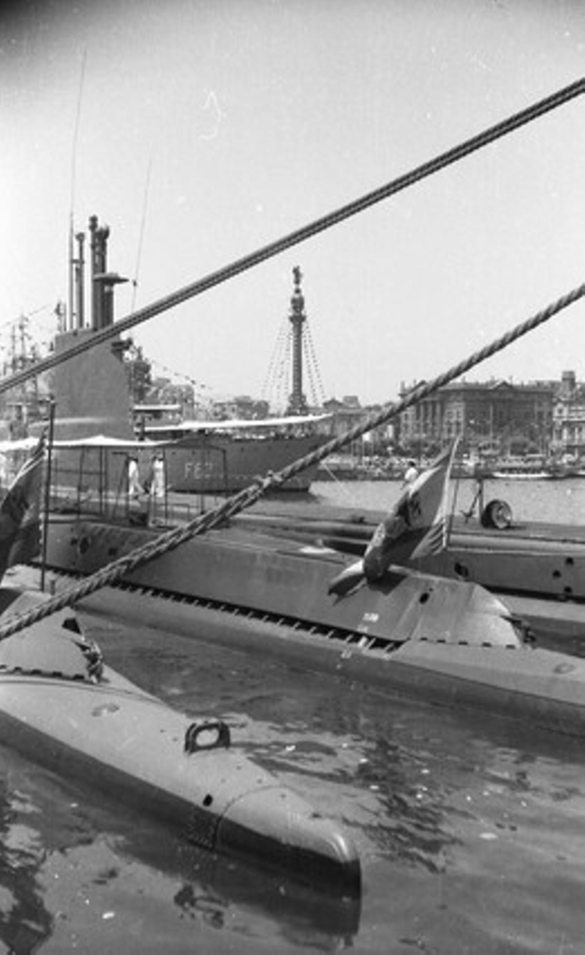 Submarinos de la Marina Española en el Port de Barcelona, año 1967.