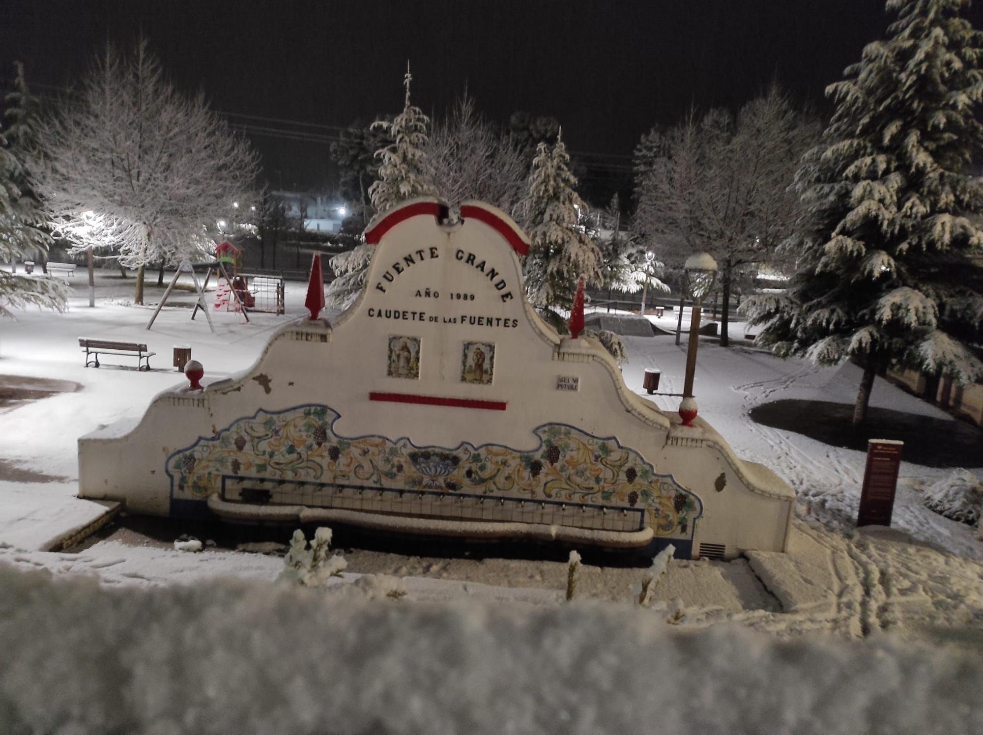 La nieve cubre Caudete de las Fuentes