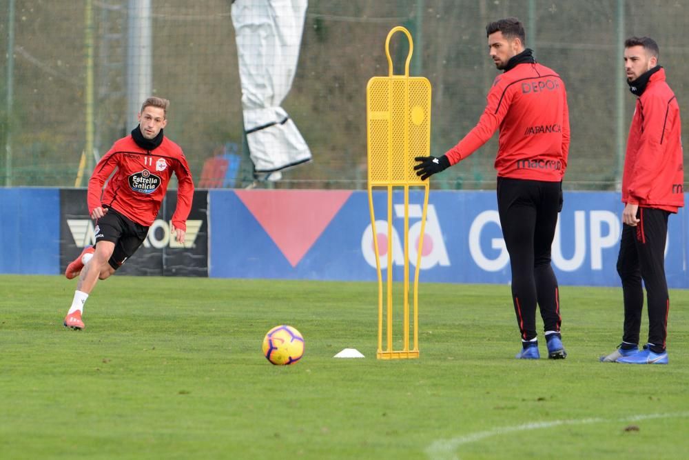 El preparador deportivista, Natxo González, ha facilitado la convocatoria del equipo coruñés tras el entrenamiento de esta mañana.