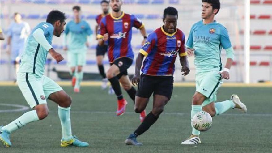 Anaba estrelló un balón en el travesaño barcelonista.