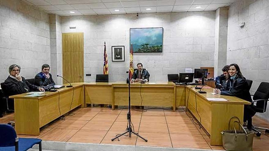 El juez Víctor Fernández, ayer en los juzgados de sa Gerreria