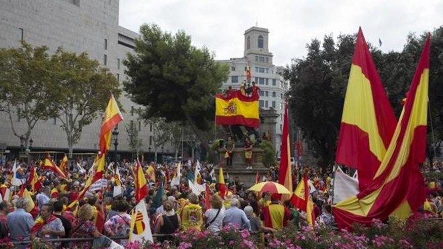 Cs, PP y Vox encabezan la manifestación por la unidad de España en Barcelona