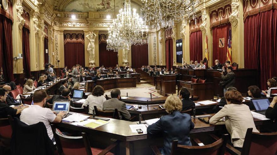 Imagen del pleno del Parlament de ayer.