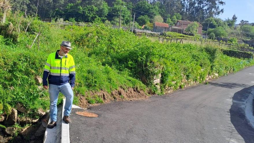 Un vial de Ventosela deja de ser de tierra al estrenar asfaltado