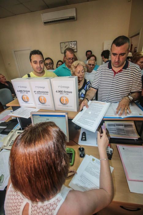 Firmas en defensa de la cruz en Callosa de Segura