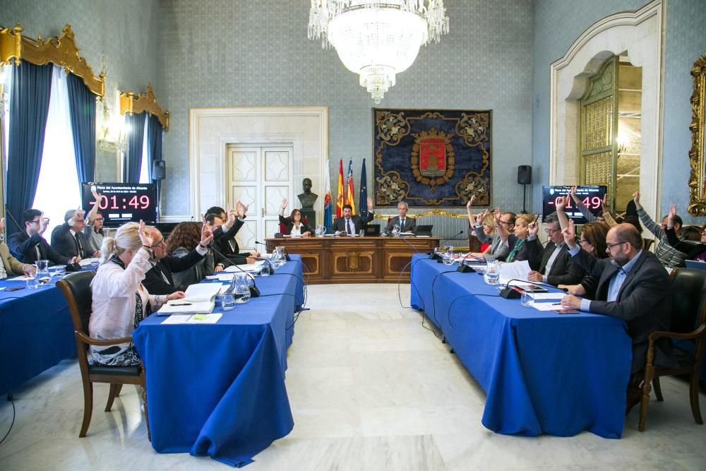 Primer pleno en Alicante con Luis Barcala como alcalde