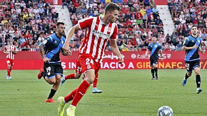 Gumbau, en acció durant el Girona-Rayo de Lliga.