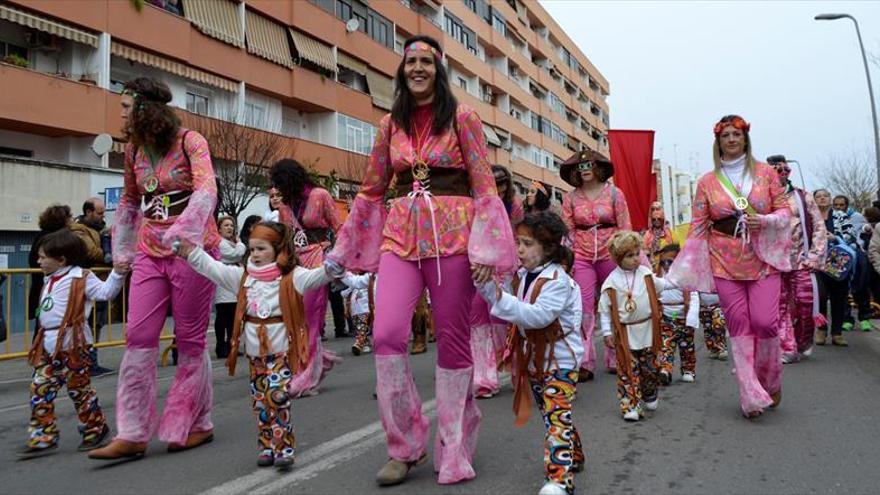 6.000 personas, en un desfiles multicolor en la capital de Tierra de Barros