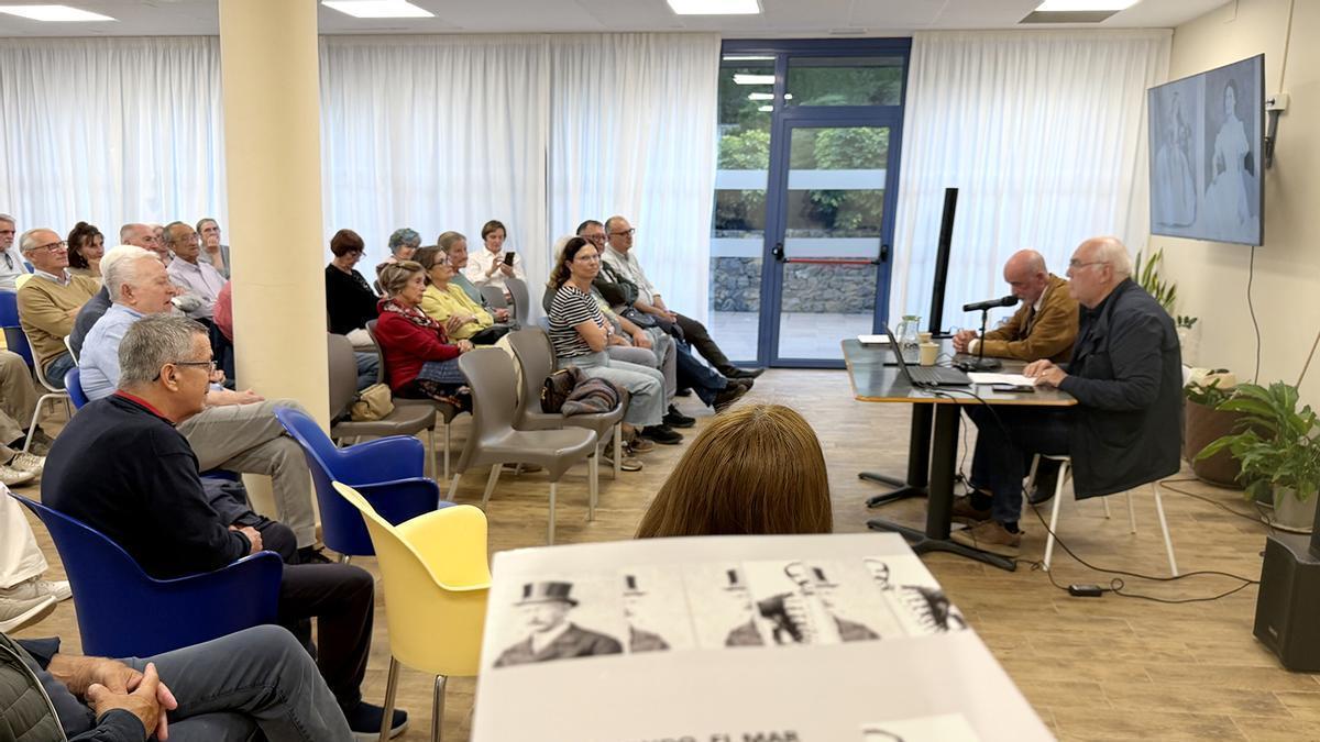 Presentación del libro `Y al fondo, el mar´, de Miguel del Rey.