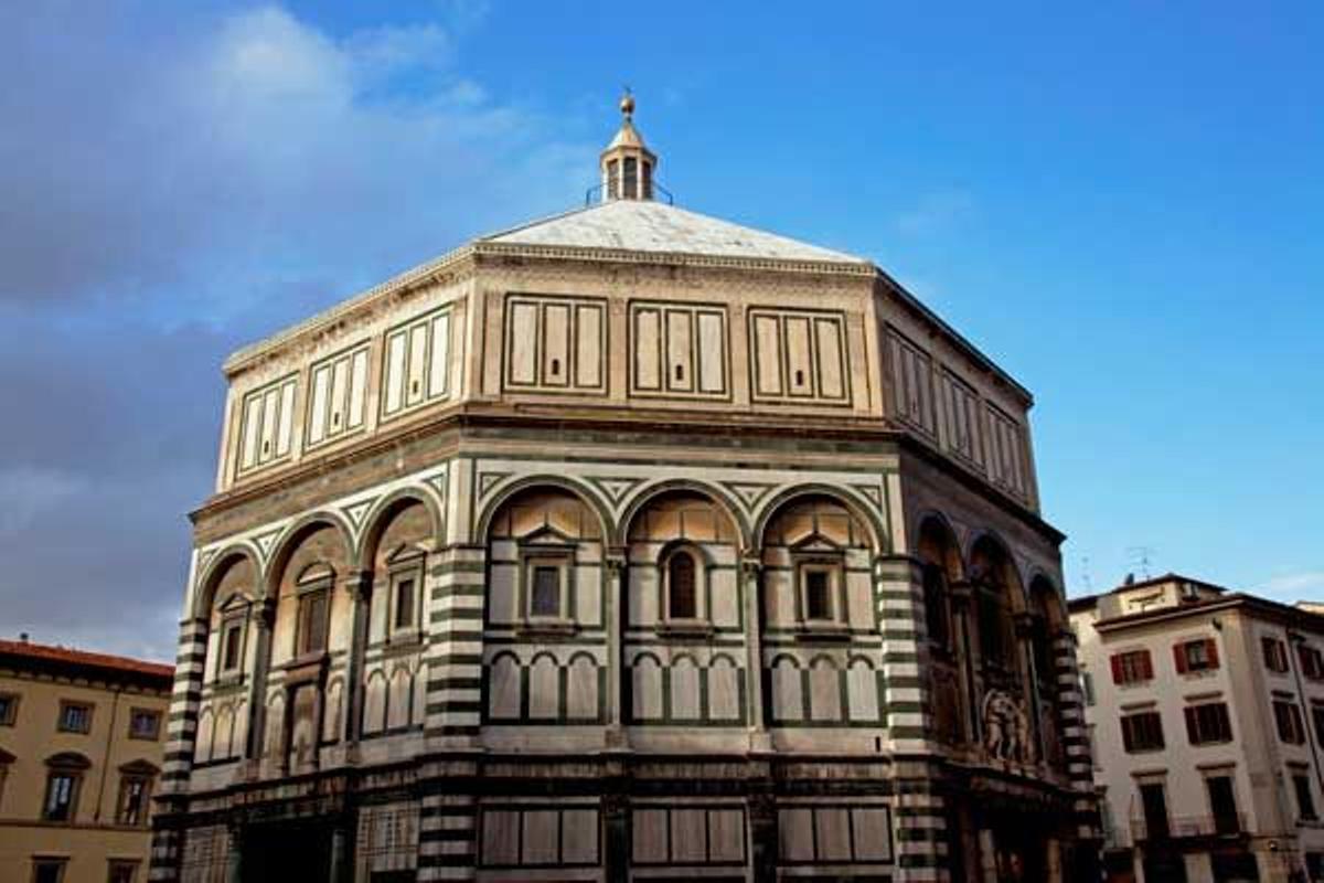 Baptisterio de San Juan (Battistero di San Giovanni) en la Plaza del Duomo.