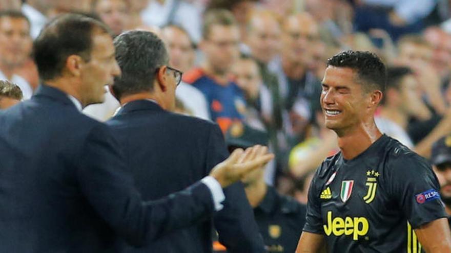 Cristiano Ronaldo, llorando después de su explusión en Mestalla.