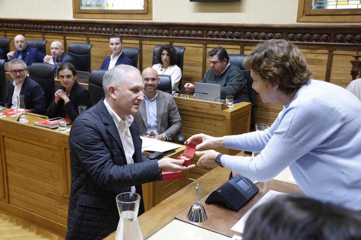El Pleno municipal de abril en Gijon, en imágenes