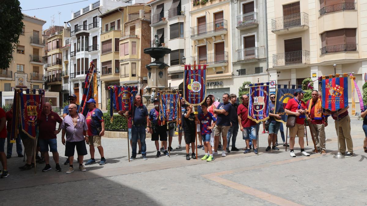 Las peñas barcelonistas desfilaron por las calles de Segorbe.