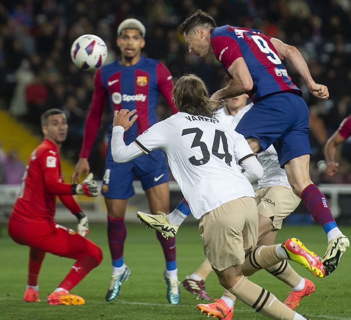 El cap salva el Barça