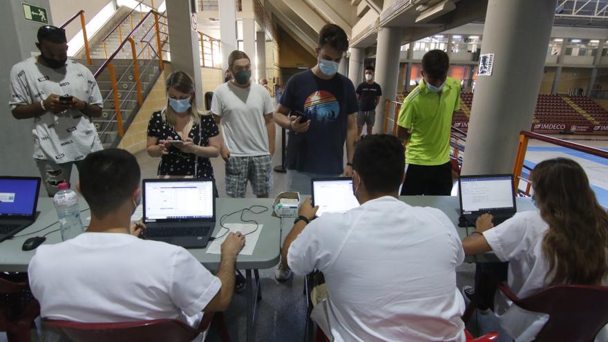 Cada día dejan de ponerse en Córdoba 200 vacunas frente al covid al no acudir las personas a su cita