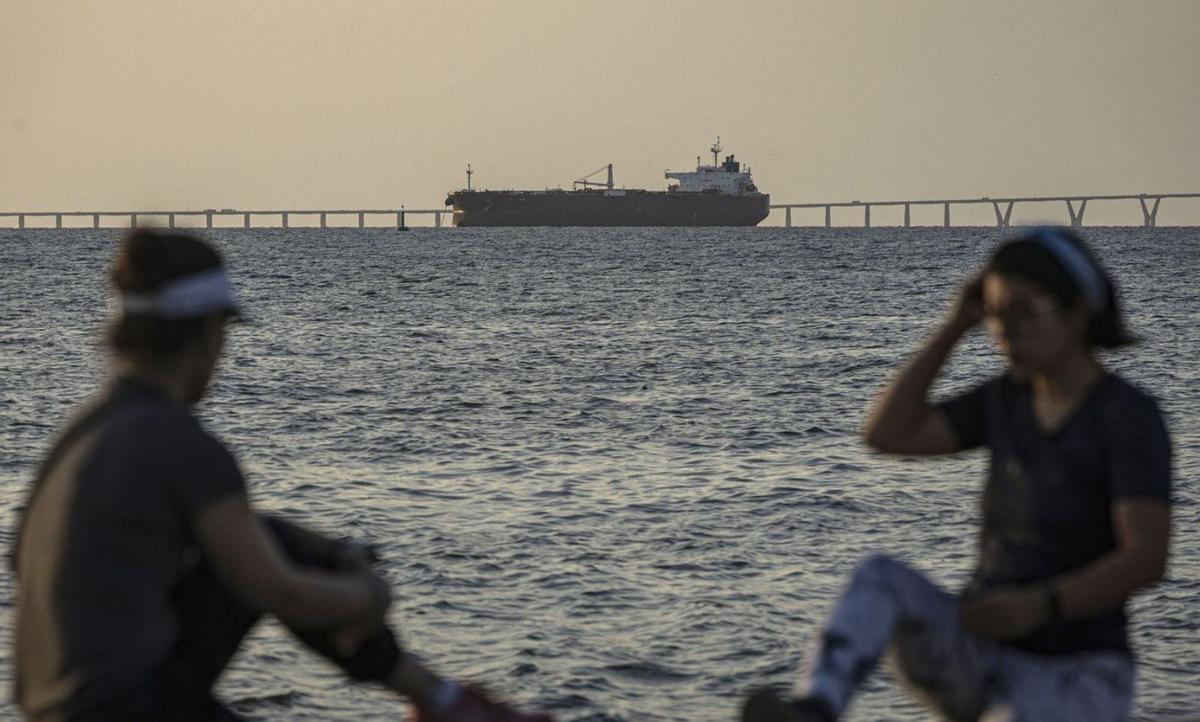 Trump ordena bloquejar els petrolers sancionats que operin a Veneçuela