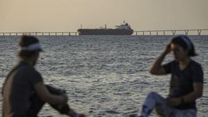 Trump ordena bloquejar els petrolers sancionats que operin a Veneçuela