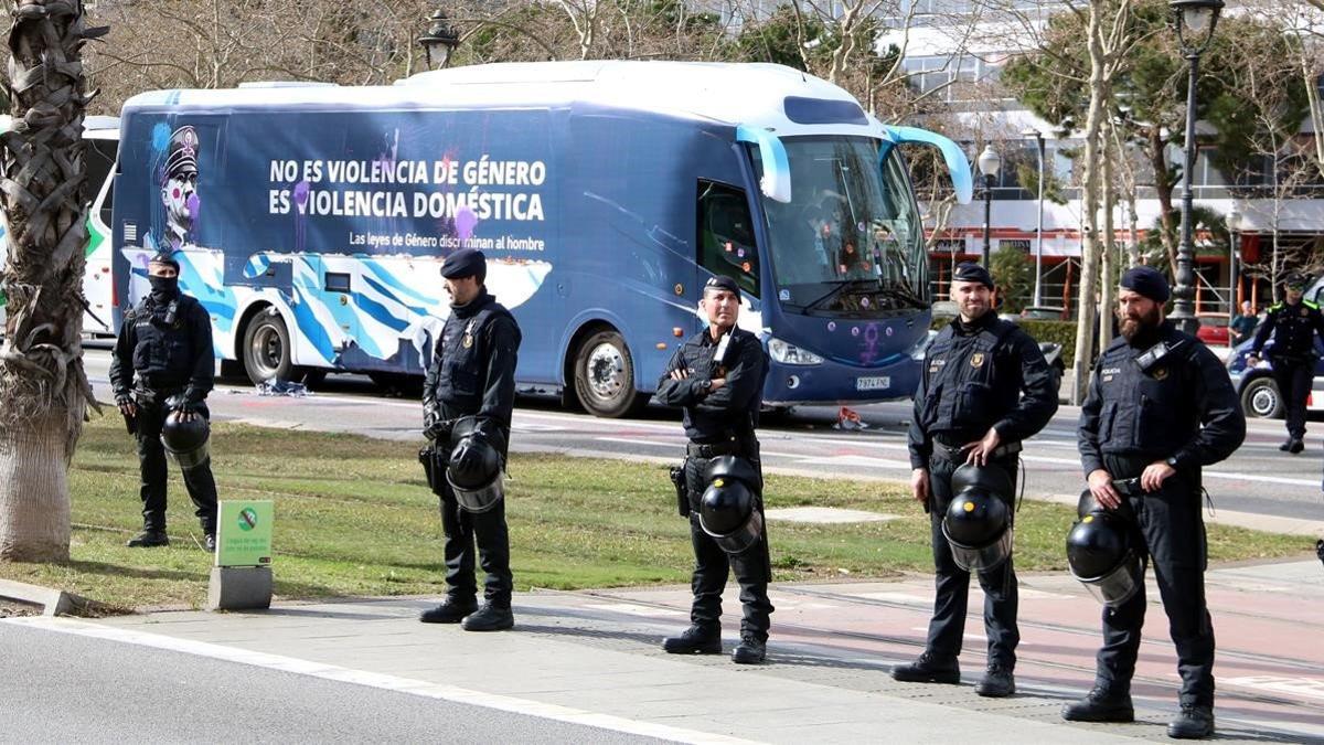 Autobus de Hazte Oir en la diagonal